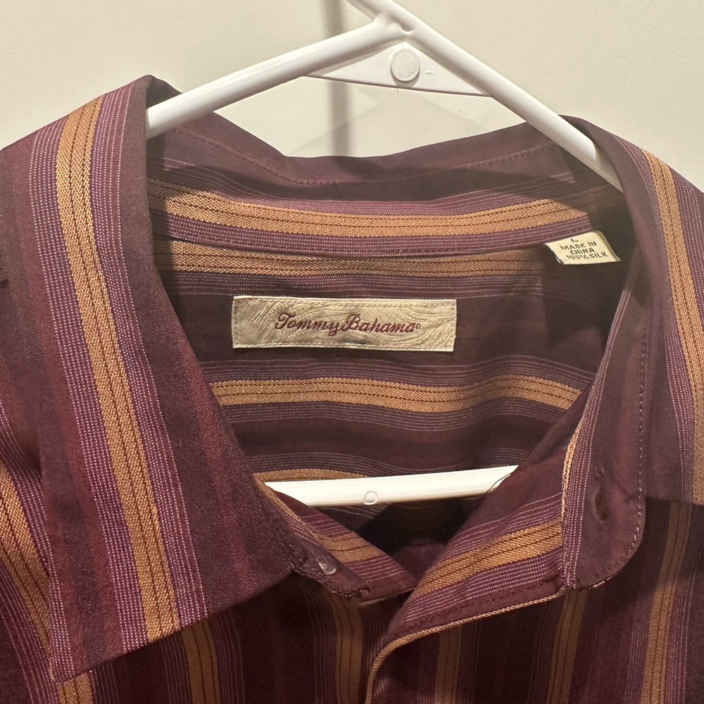Lightly worn. Tommy Bahama 100% silk long sleeve men’s shirt.